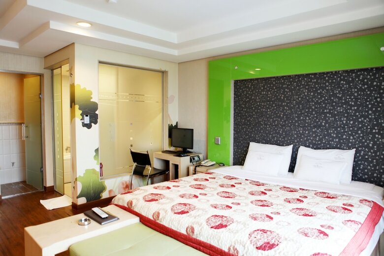 V Hotel