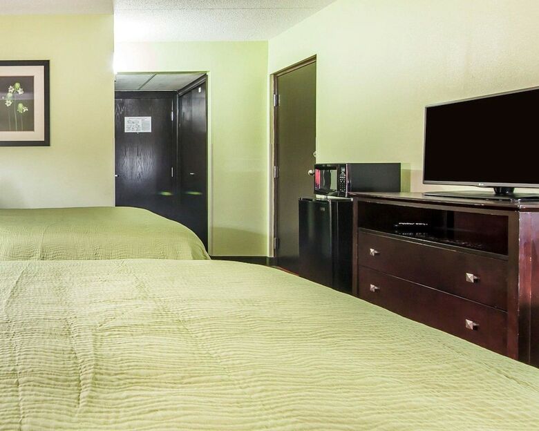 Hotel Quality Inn West