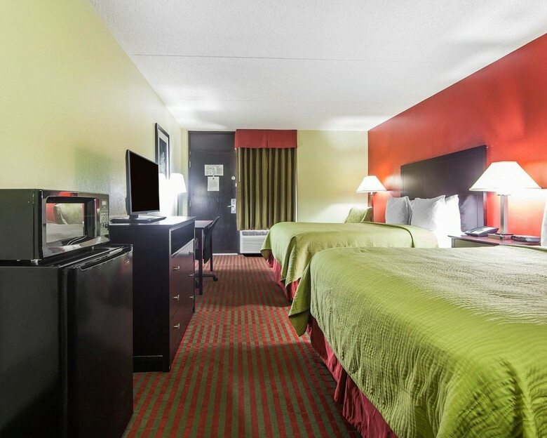 Hotel Quality Inn West