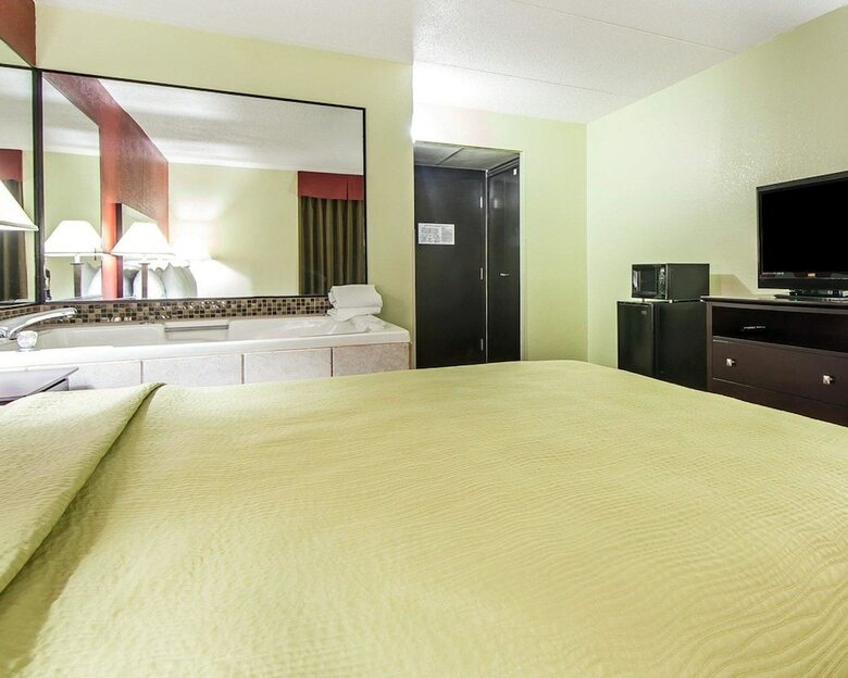 Hotel Quality Inn West