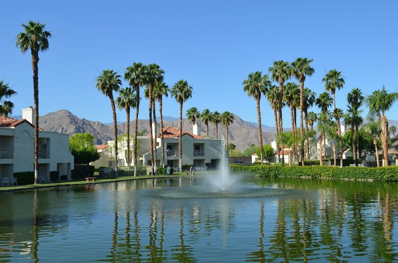 Hotel Desert Breezes Resort