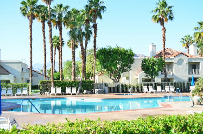 Hotel Desert Breezes Resort