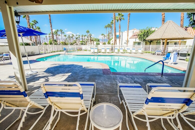 Hotel Desert Breezes Resort
