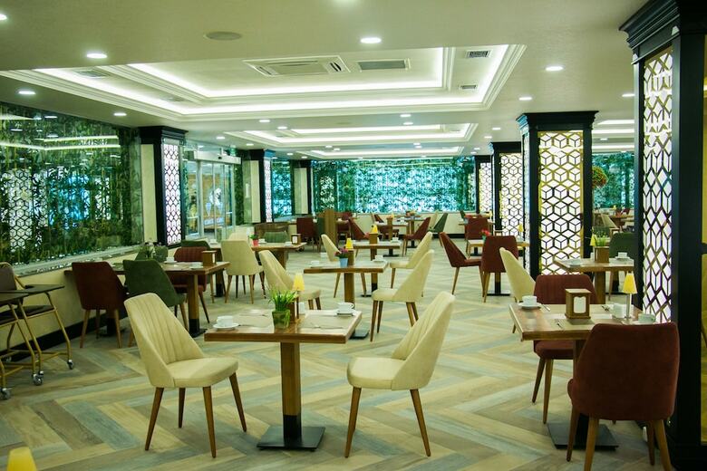 Rich Hotel