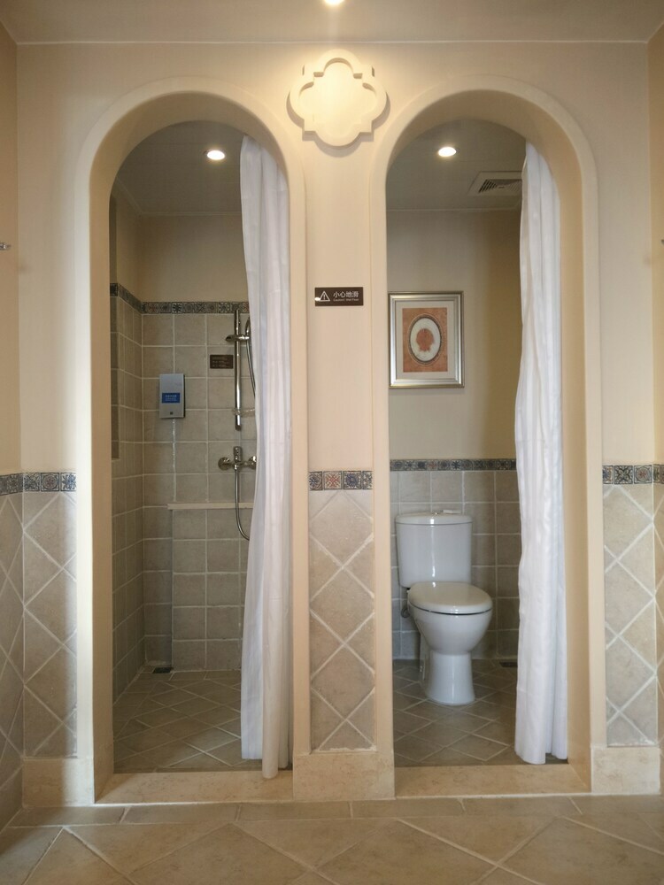 Twin Moon Bay Wehouse Hotel