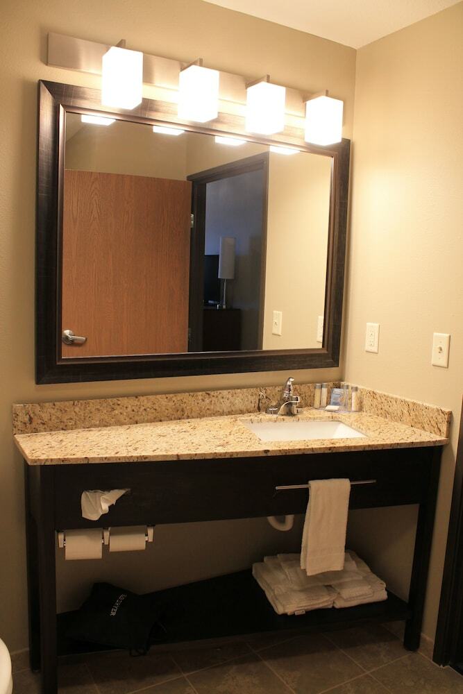 Hotel Brookstone Lodge & Suites
