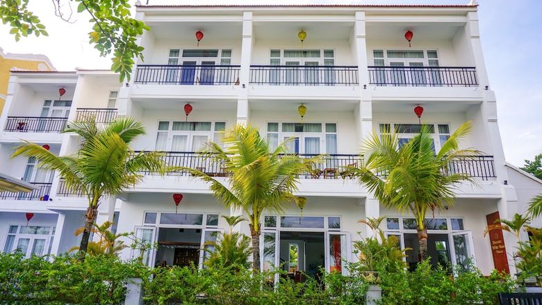 Riverside White House Villa