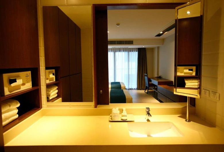 Season Five Hotel