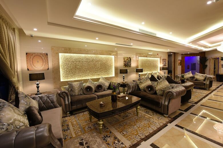 Aparthotel Clemence Hotel Suites