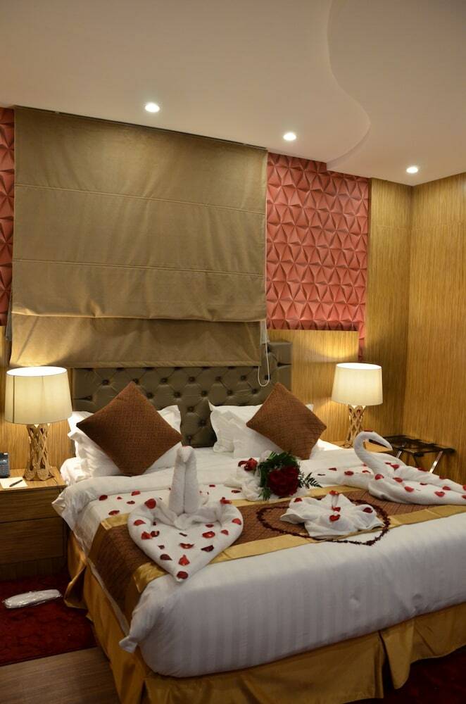 Aparthotel Clemence Hotel Suites