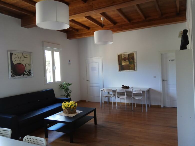 Hostal Albergue Cruces De Iria