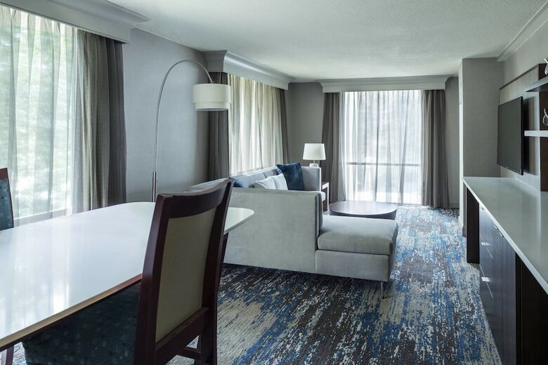 Hotel Boston Marriott Newton
