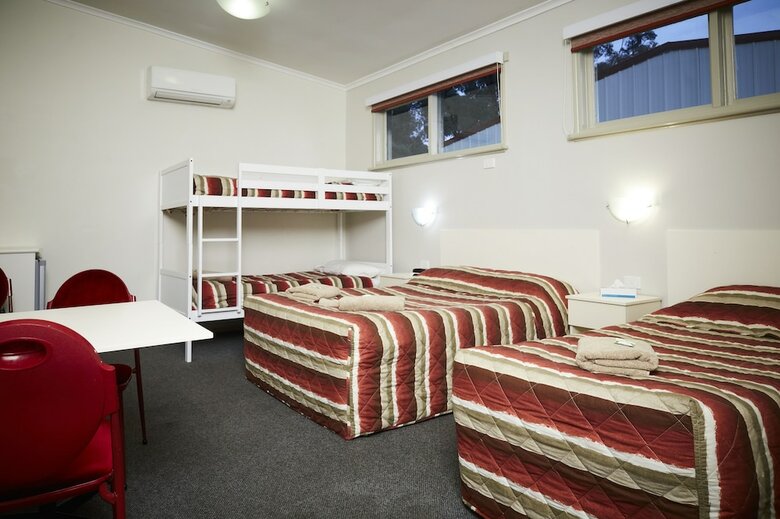 Highlander Haven Motel
