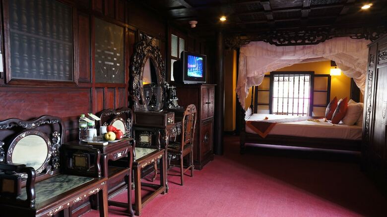 Vinh Hung Heritage Hotel