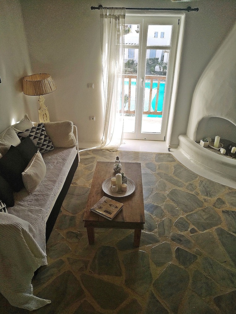 Apartamentos Ornos Suites