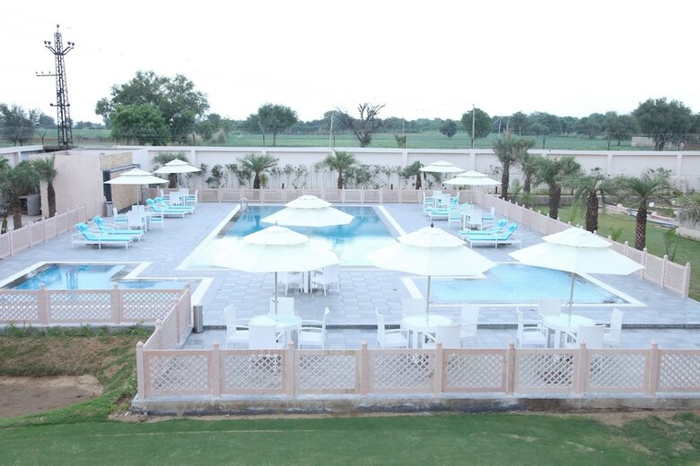 Hotel Grand Hira Resorts