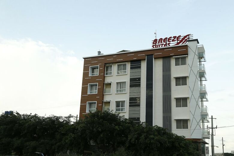 Breeze Suites Transit Hotel