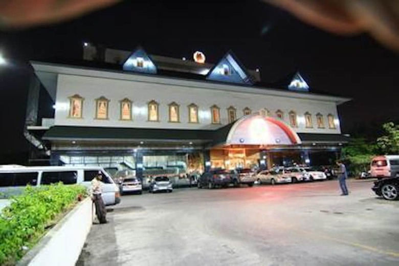 13 Coins Ngamwongwan Hotel