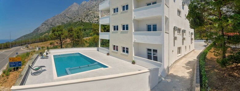 Sunny Sky Apartments Beneath Biokovo