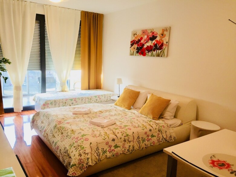 Aparthotel West Side Gallery Apartments