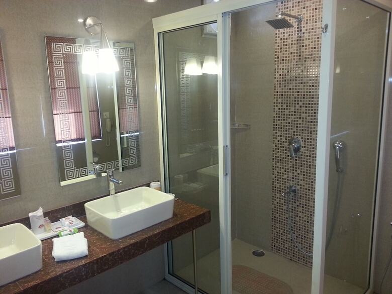 Grand Continental Hotel�