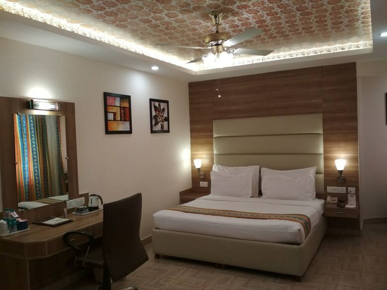 Grand Continental Hotel�