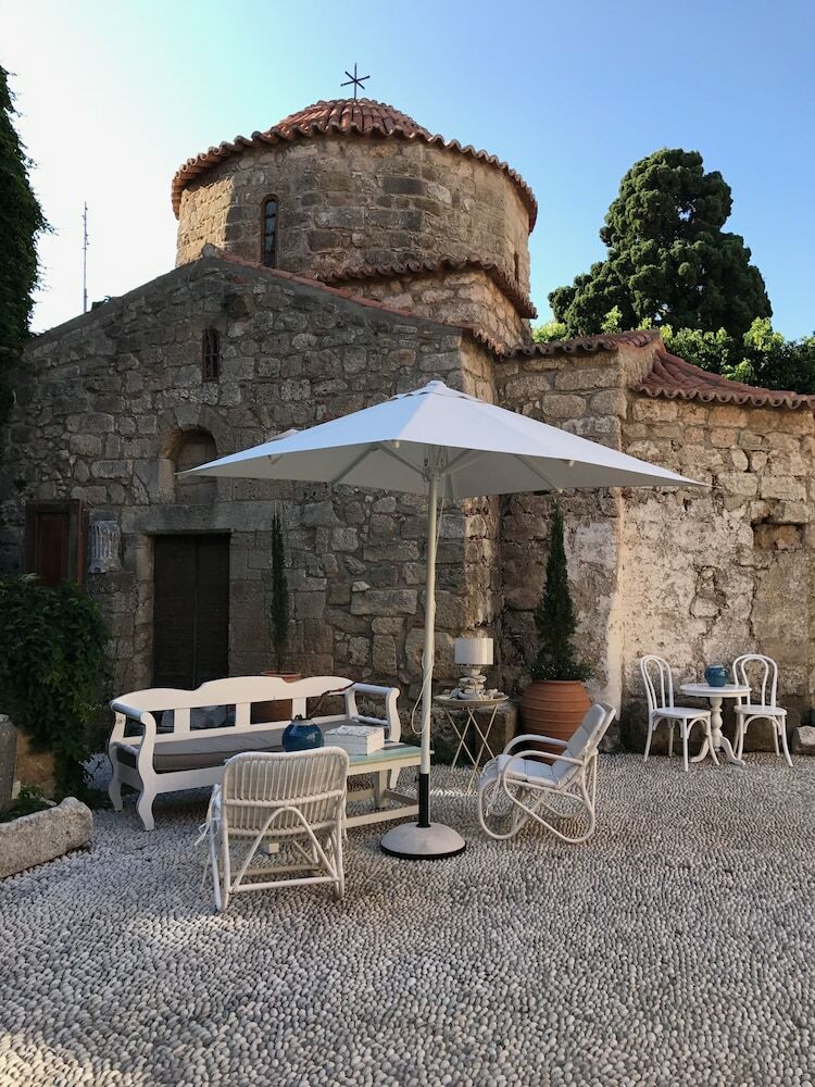 Saint Artemios Hotel And Oriental Suites