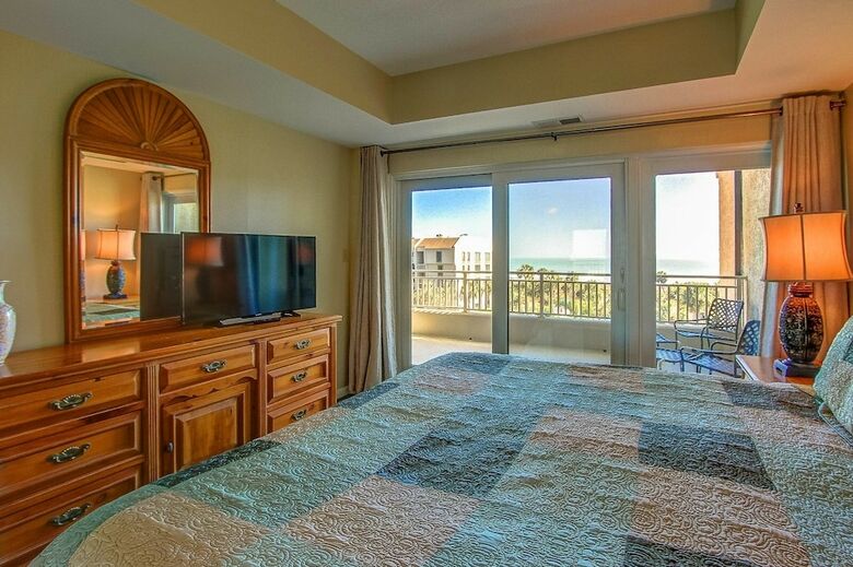 Shorewood Oceanfront - 2 & 3 Bedroom Villas