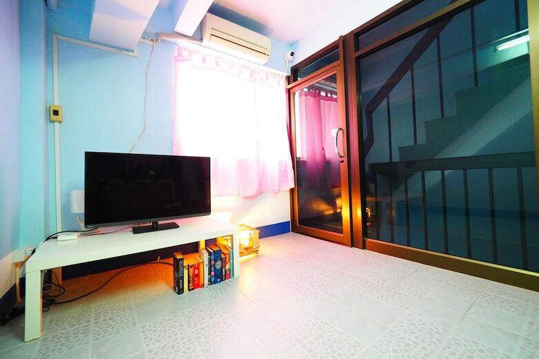 Hostal Asleep Hostel