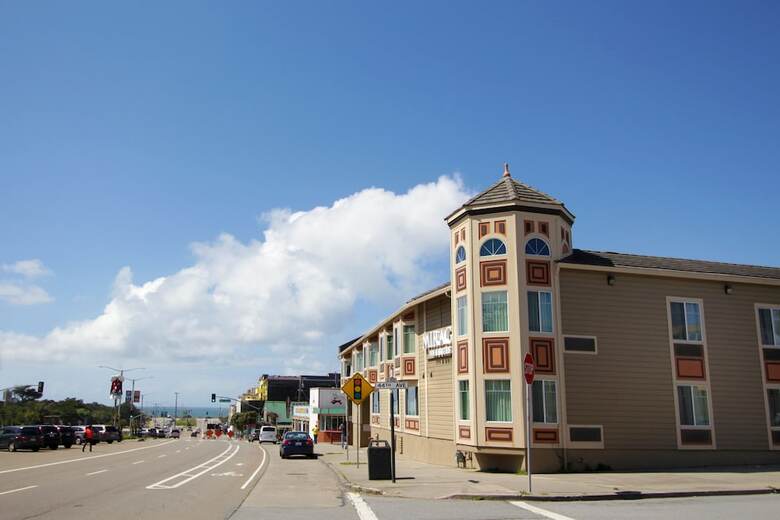 Hotel Mirage Inn And Suites
