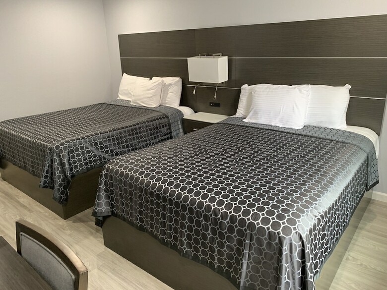 Hotel Mirage Inn And Suites