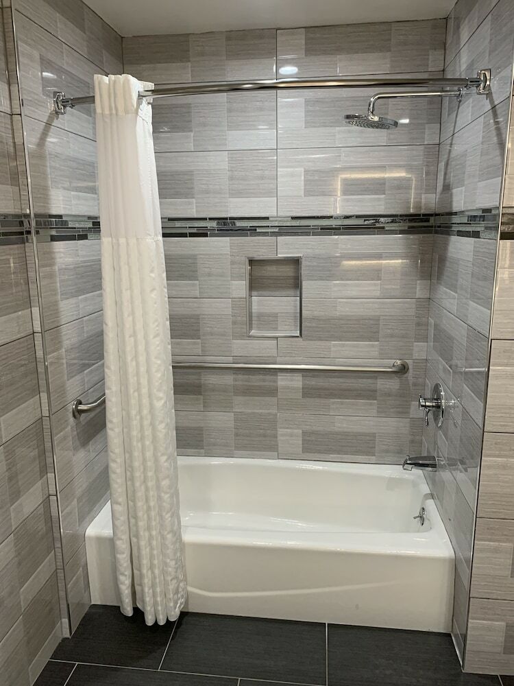 Hotel Mirage Inn And Suites
