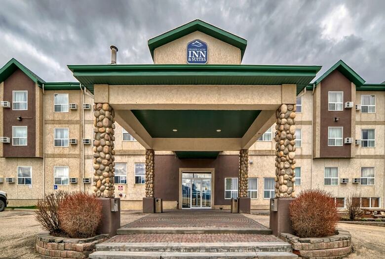 Hotel Grande Cache Inn And Suites