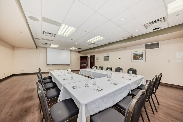 Hotel Grande Cache Inn And Suites