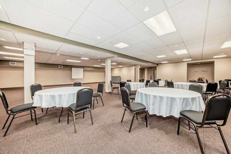 Hotel Grande Cache Inn And Suites