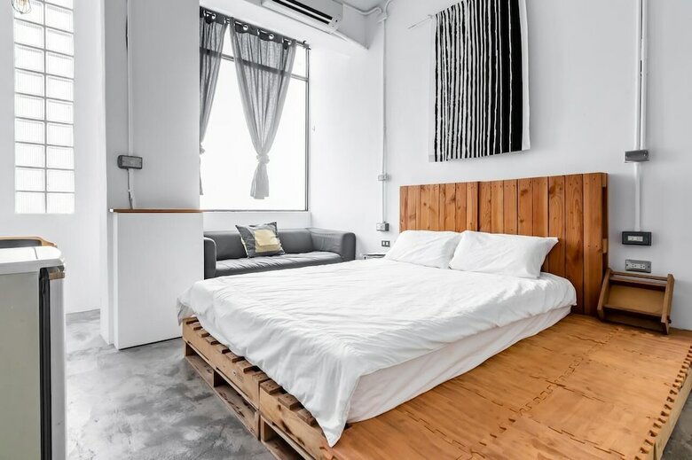 Hotel 9-1 House