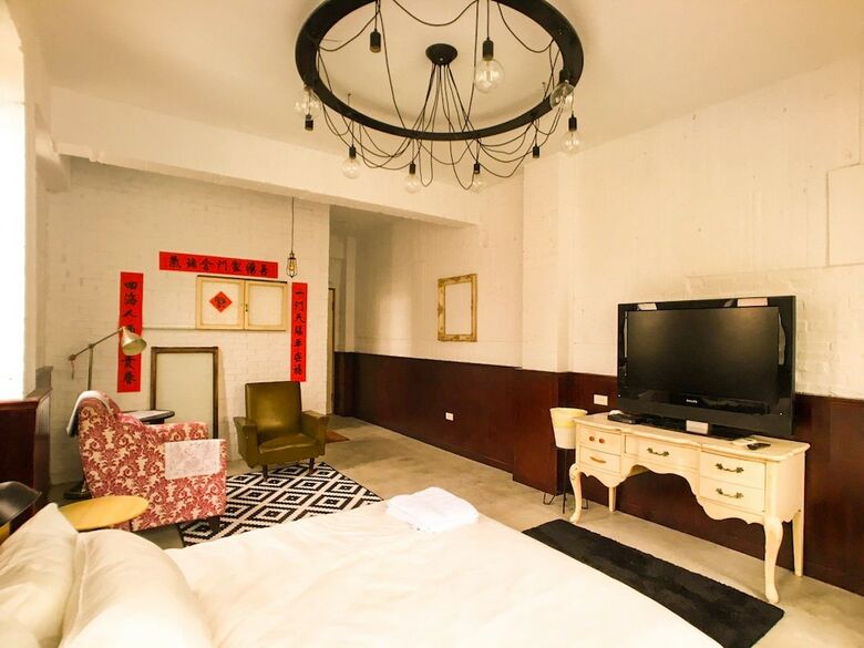 Hotel 9-1 House