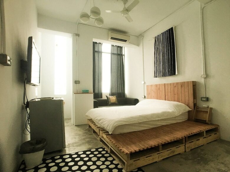 Hotel 9-1 House