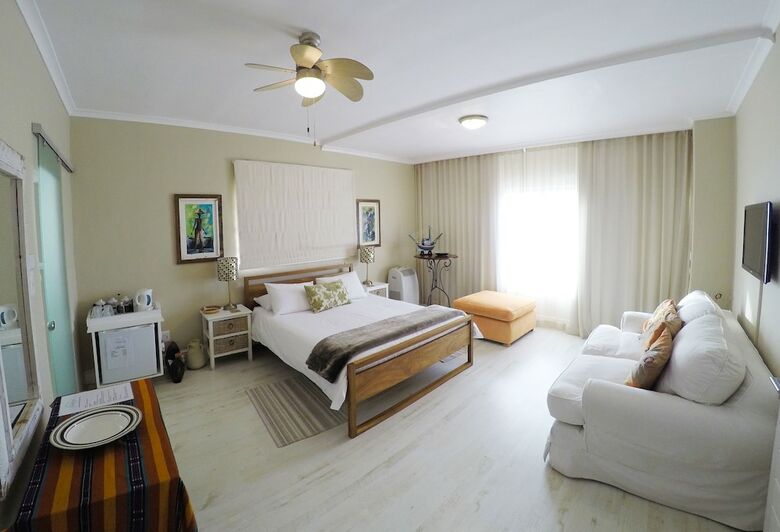 Hotel Dolphin Inn Guest House