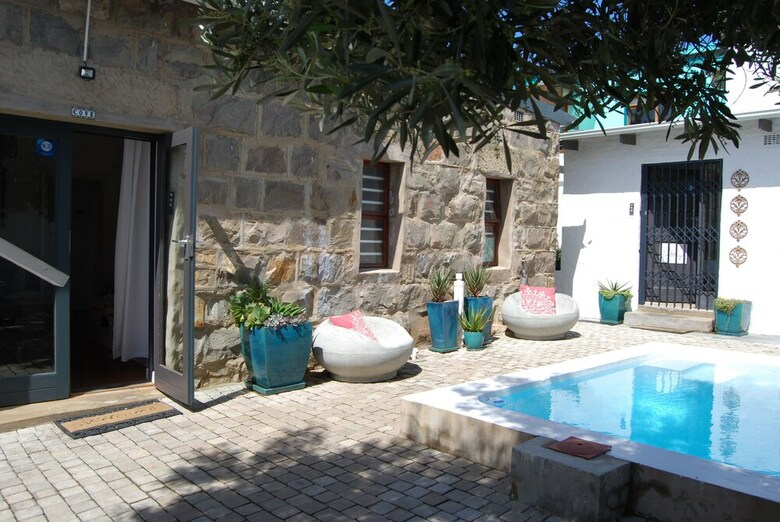 Hotel The Cove Guesthouse