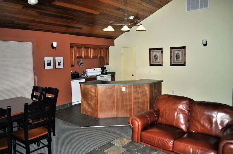 Lake Cliffe 2 Bed 2 Bath Views