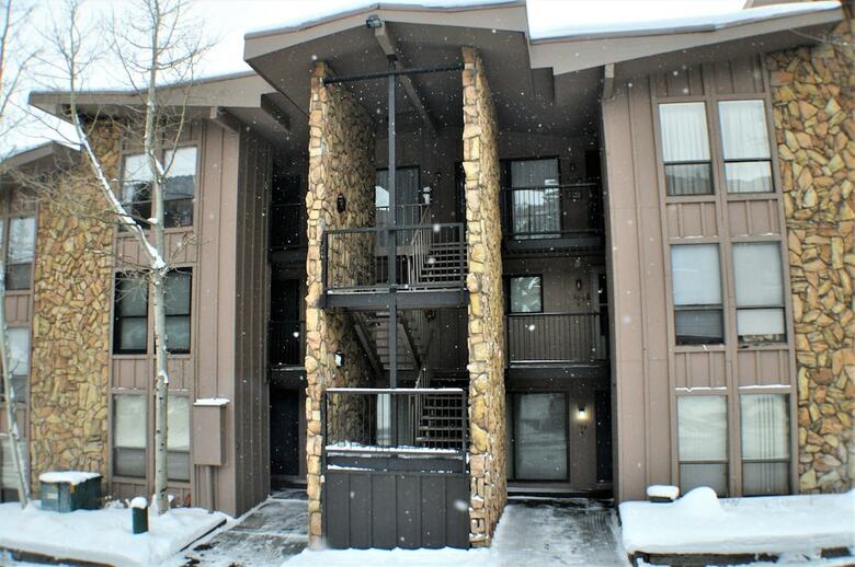 Lake Cliffe 2 Bed 2 Bath Views