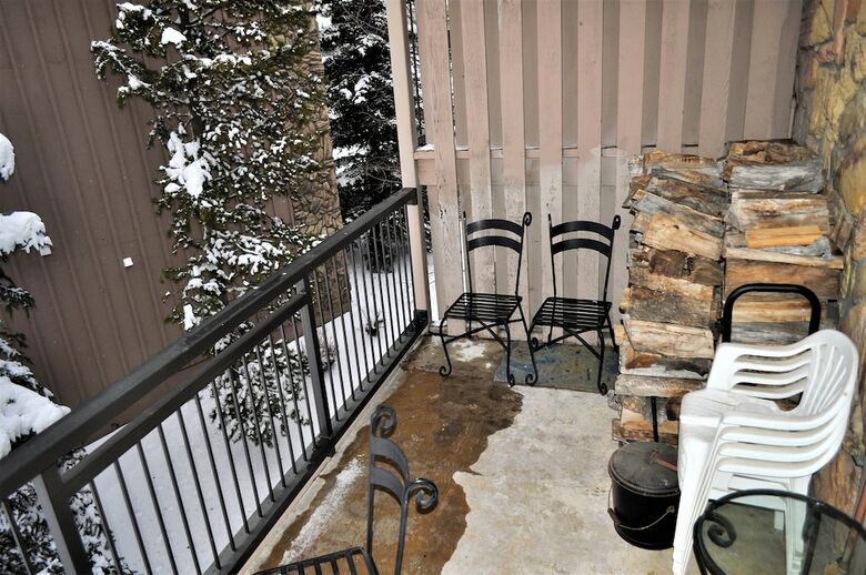 Lake Cliffe 2 Bed 2 Bath Views