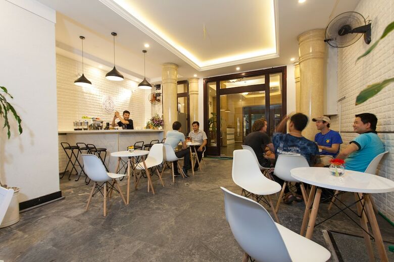 Hostal Hanoi Buddy Inn & Travel