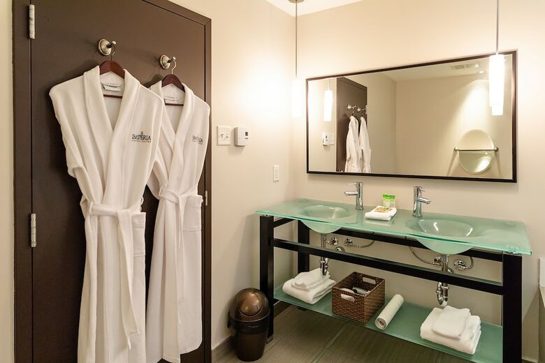 Imperia Hotel And Suites