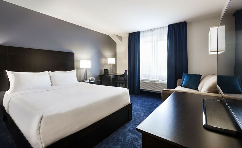 Imperia Hotel And Suites