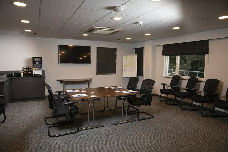 Hotel Holiday Inn Express Chester Racecourse(.)
