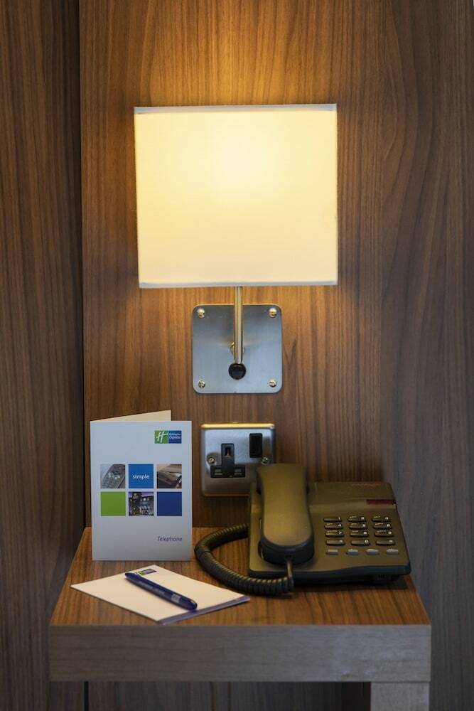 Hotel Holiday Inn Express Chester Racecourse(.)