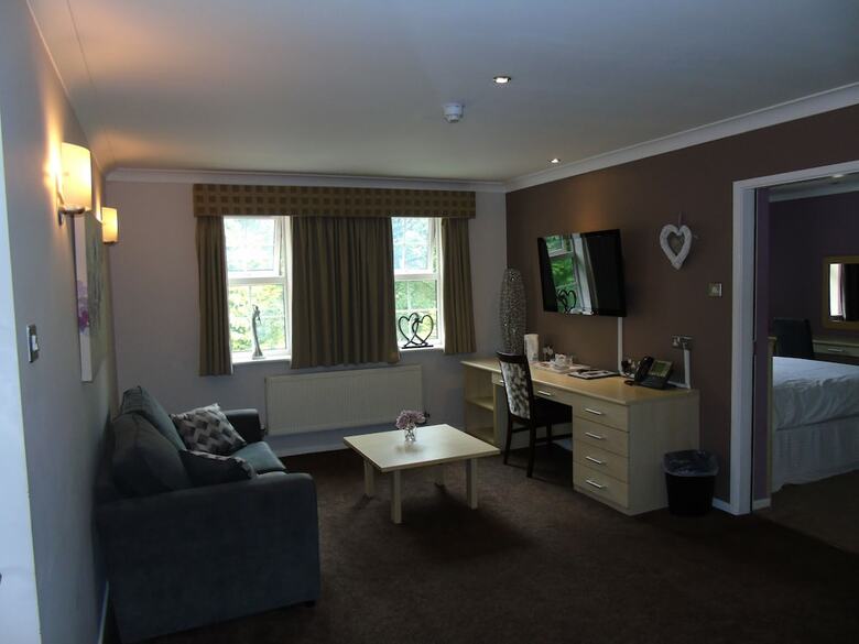 The Avenue Hotel