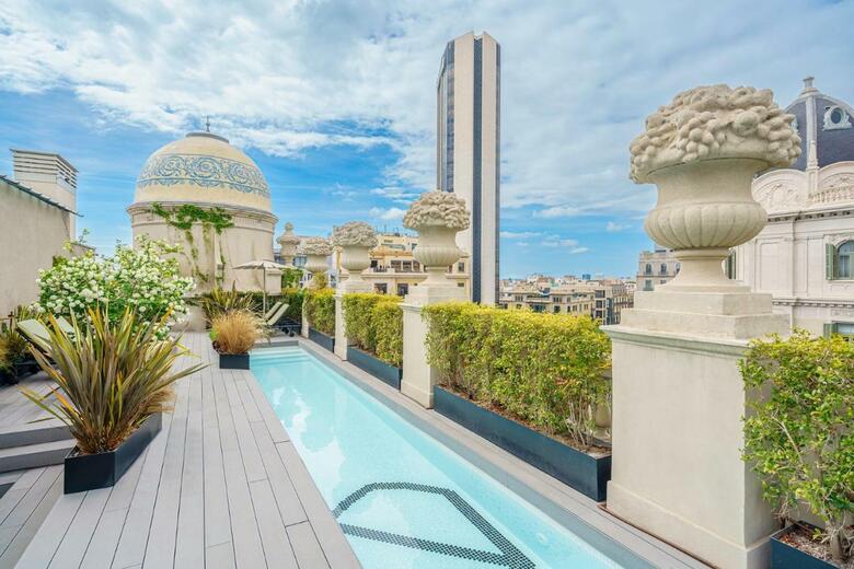 Apartamentos Casagrand Luxury Suites